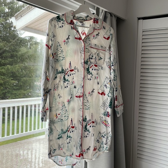 Lands end sleep shirt, Christmas / holiday print. - Picture 2 of 4